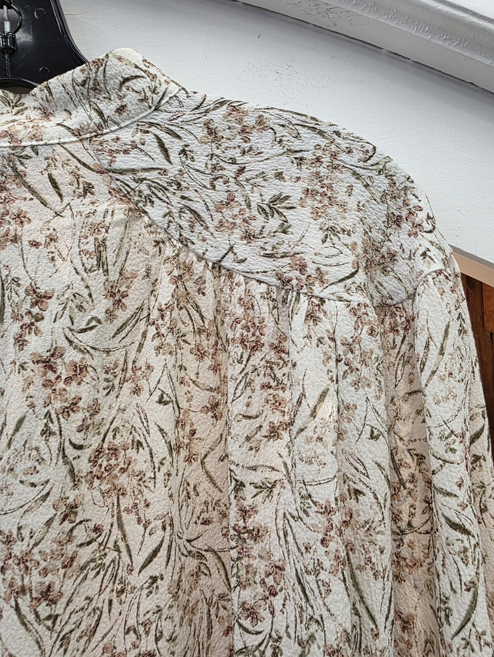 RW&CO Floral Tie Neck Blouse | Size Large | Romantic Boho Lightweight Top - Picture 11 of 16